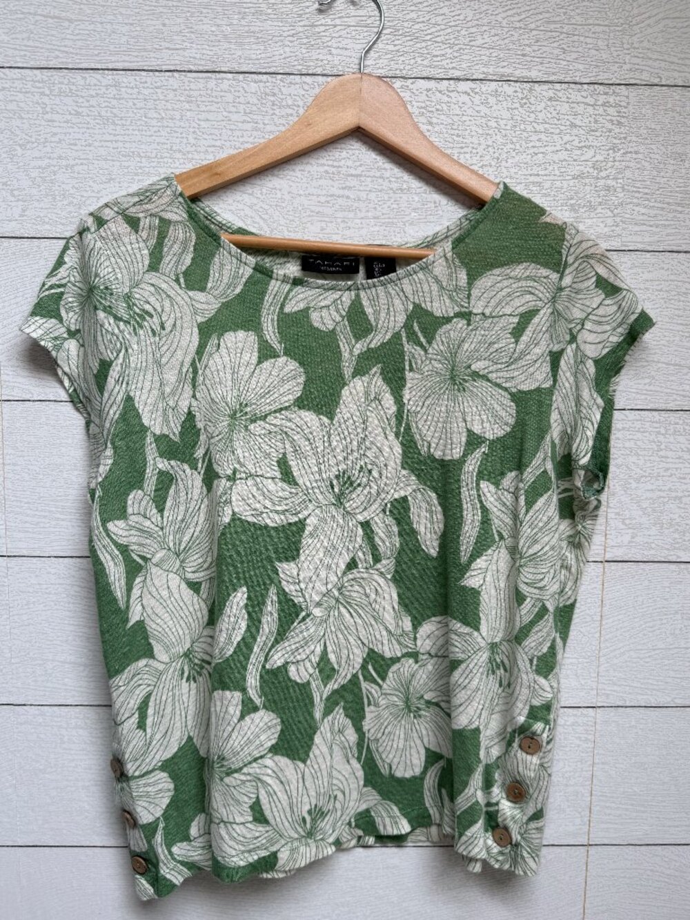Tahari 100% Linen Floral Print Tee Side Button Hem Sage Green White Botanical Si